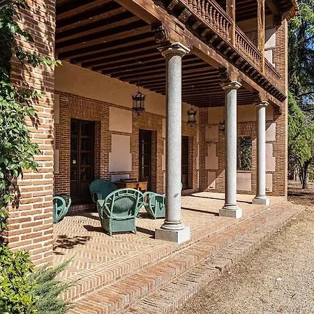 Casa Palacio Puy Du Fou *