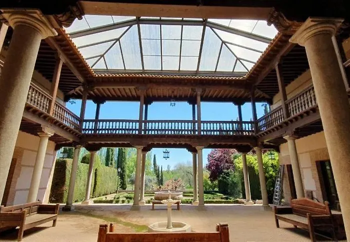 Casa Palacio Puy Du Fou *